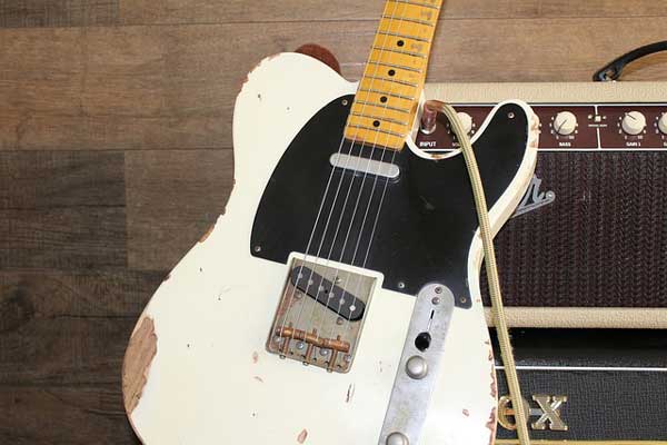 Der Blues hat eine lange Tradition und gilt als eine der einflussreichsten Musikrichtungen der heutigen Zeit. Der Ursprung des Blues geht auf die afroamerikanische Gemeinschaft des 19. Jahrhunderts zurück und hat sich im Laufe der Jahre zu verschiedenen Stilen entwickelt.